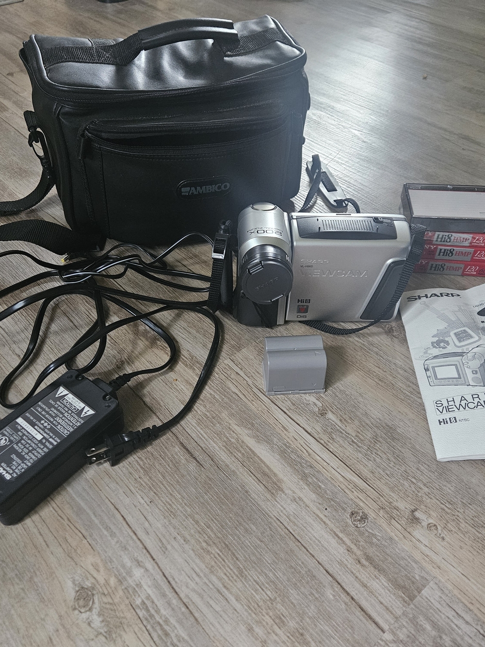 Sharp Silver Hi8 Viewcam Camcorder VL-H860 with Accessories and Case Working